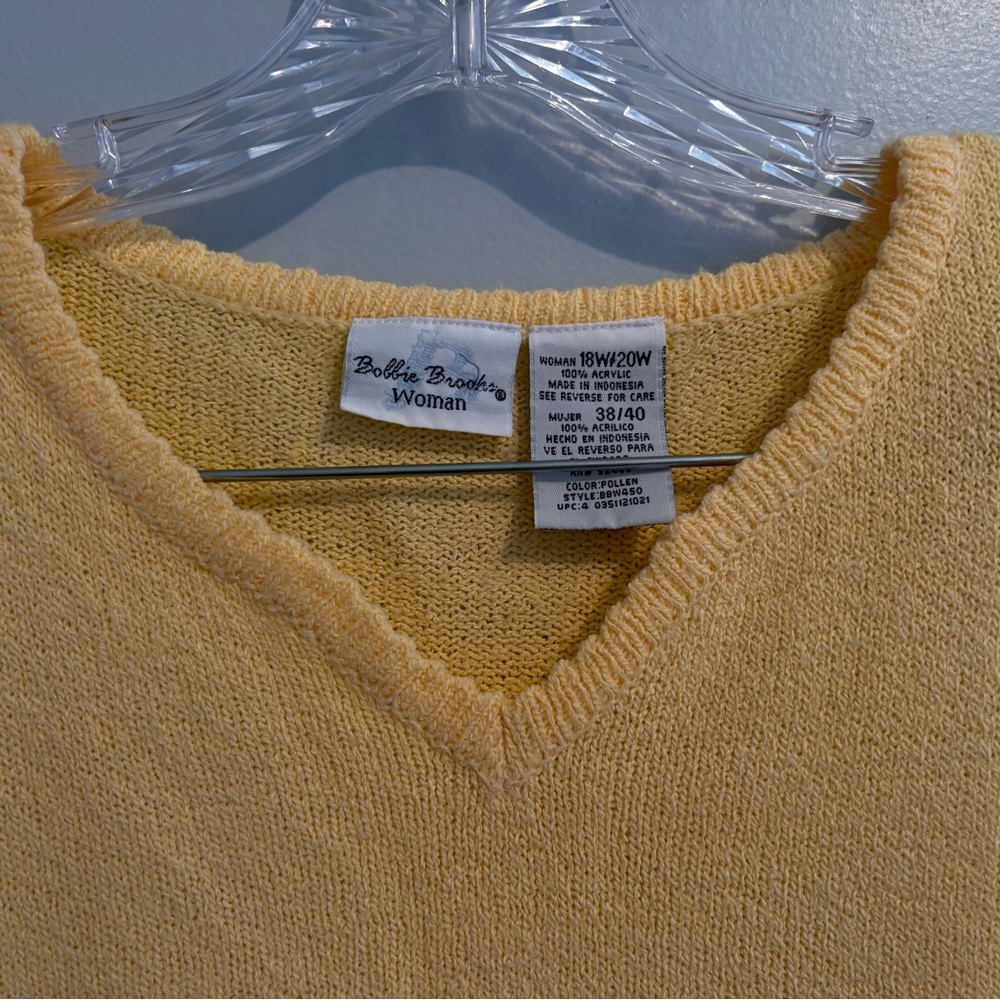 Bobbie Brooks Women's Size 18W / 20W Butter Yellow Knit Sweater V-Neck - Picture 3 of 15